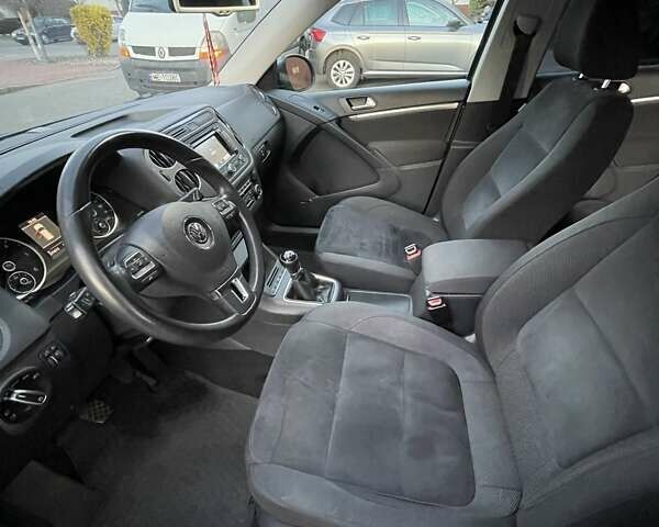 Серый Фольксваген Тигуан, объемом двигателя 1.97 л и пробегом 247 тыс. км за 14500 $, фото 13 на Automoto.ua