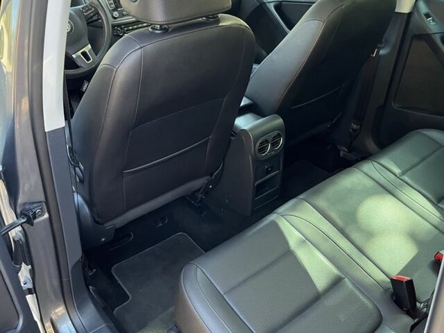 Серый Фольксваген Тигуан, объемом двигателя 2 л и пробегом 182 тыс. км за 13000 $, фото 10 на Automoto.ua