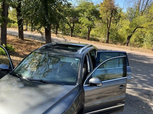 Серый Фольксваген Тигуан, объемом двигателя 2 л и пробегом 182 тыс. км за 13000 $, фото 14 на Automoto.ua