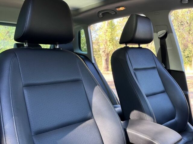 Серый Фольксваген Тигуан, объемом двигателя 2 л и пробегом 182 тыс. км за 13000 $, фото 12 на Automoto.ua