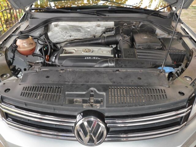 Серый Фольксваген Тигуан, объемом двигателя 2 л и пробегом 308 тыс. км за 10800 $, фото 6 на Automoto.ua