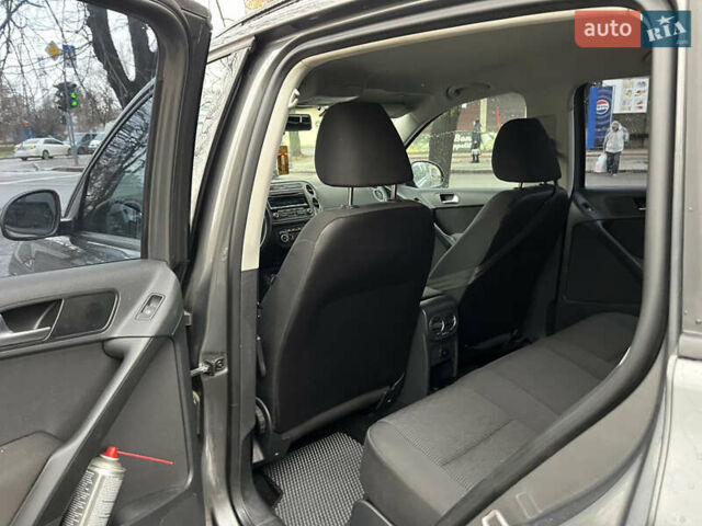 Серый Фольксваген Тигуан, объемом двигателя 2 л и пробегом 242 тыс. км за 13800 $, фото 12 на Automoto.ua