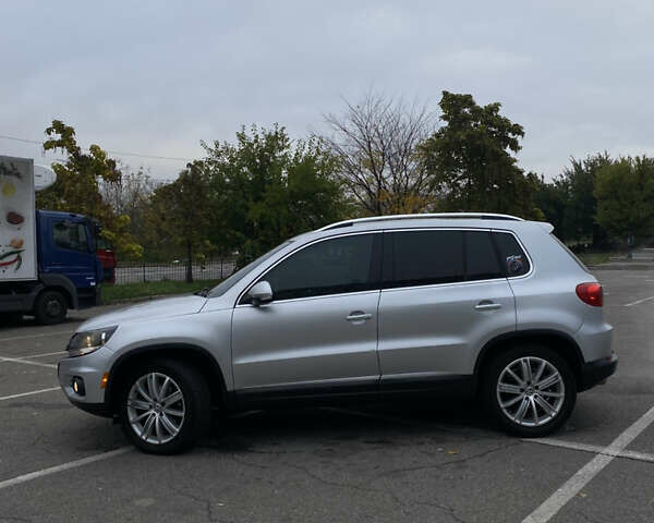 Серый Фольксваген Тигуан, объемом двигателя 1.98 л и пробегом 294 тыс. км за 11500 $, фото 2 на Automoto.ua