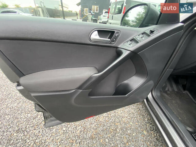 Серый Фольксваген Тигуан, объемом двигателя 1.98 л и пробегом 309 тыс. км за 9300 $, фото 13 на Automoto.ua