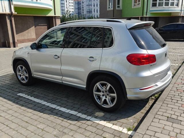 Серый Фольксваген Тигуан, объемом двигателя 2 л и пробегом 104 тыс. км за 11990 $, фото 3 на Automoto.ua