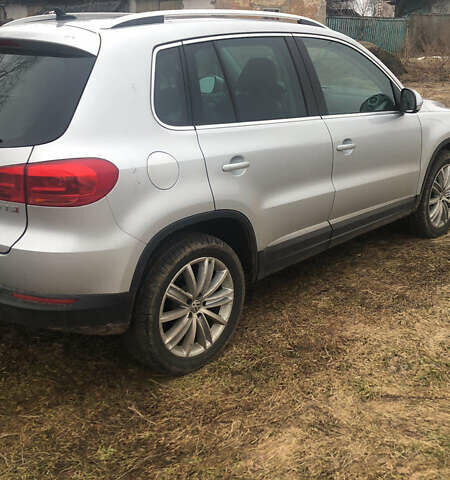 Серый Фольксваген Тигуан, объемом двигателя 1.98 л и пробегом 209 тыс. км за 12000 $, фото 4 на Automoto.ua