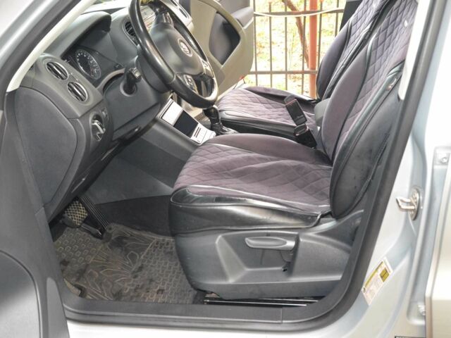 Серый Фольксваген Тигуан, объемом двигателя 2 л и пробегом 308 тыс. км за 10800 $, фото 9 на Automoto.ua