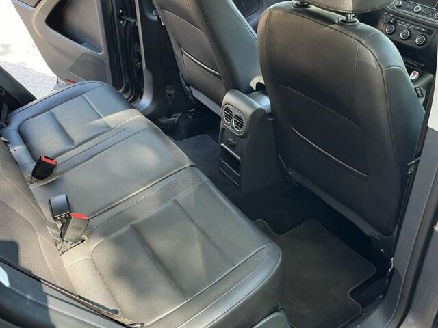 Серый Фольксваген Тигуан, объемом двигателя 2 л и пробегом 182 тыс. км за 13000 $, фото 9 на Automoto.ua