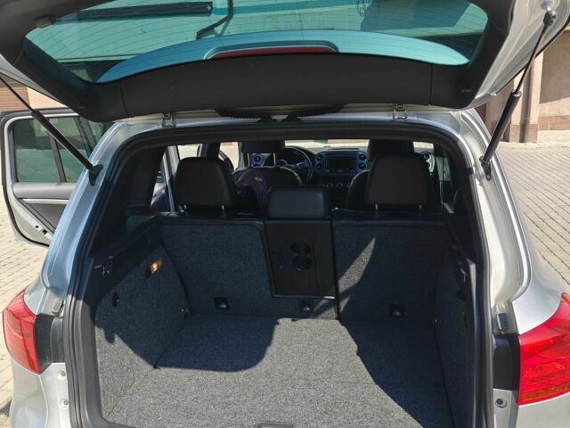 Серый Фольксваген Тигуан, объемом двигателя 2 л и пробегом 104 тыс. км за 11990 $, фото 13 на Automoto.ua