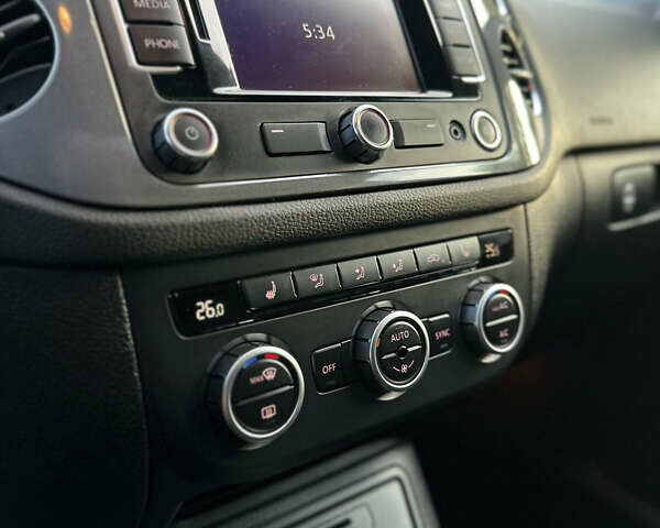 Серый Фольксваген Тигуан, объемом двигателя 2 л и пробегом 222 тыс. км за 12900 $, фото 21 на Automoto.ua