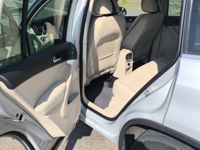 Серый Фольксваген Тигуан, объемом двигателя 2 л и пробегом 117 тыс. км за 12100 $, фото 10 на Automoto.ua