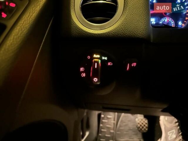 Сірий Фольксваген Тігуан, об'ємом двигуна 1.97 л та пробігом 135 тис. км за 13700 $, фото 42 на Automoto.ua