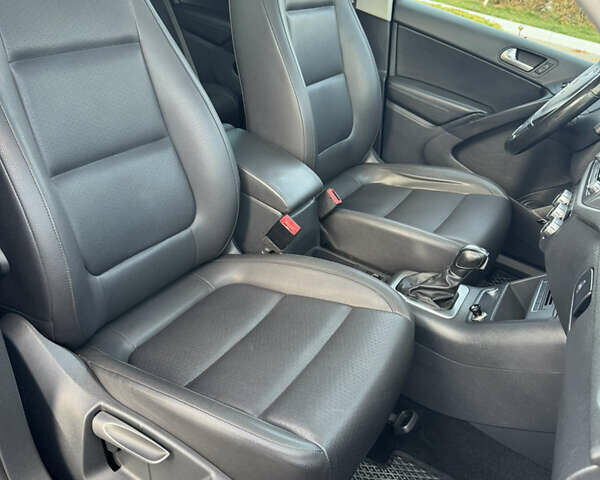 Серый Фольксваген Тигуан, объемом двигателя 1.98 л и пробегом 114 тыс. км за 14800 $, фото 27 на Automoto.ua