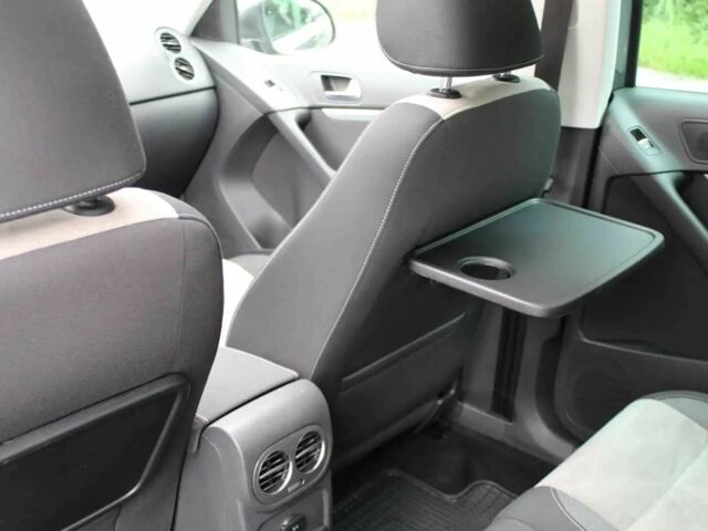 Сірий Фольксваген Тігуан, об'ємом двигуна 2 л та пробігом 83 тис. км за 9100 $, фото 11 на Automoto.ua