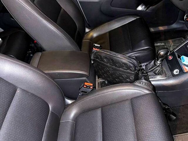 Сірий Фольксваген Тігуан, об'ємом двигуна 2 л та пробігом 216 тис. км за 11500 $, фото 3 на Automoto.ua