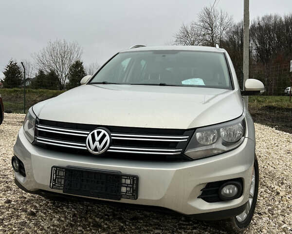 Серый Фольксваген Тигуан, объемом двигателя 2 л и пробегом 165 тыс. км за 10999 $, фото 2 на Automoto.ua