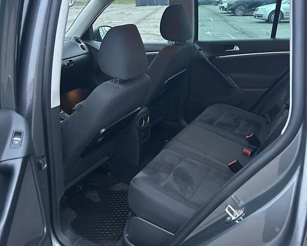 Серый Фольксваген Тигуан, объемом двигателя 1.97 л и пробегом 144 тыс. км за 16000 $, фото 15 на Automoto.ua