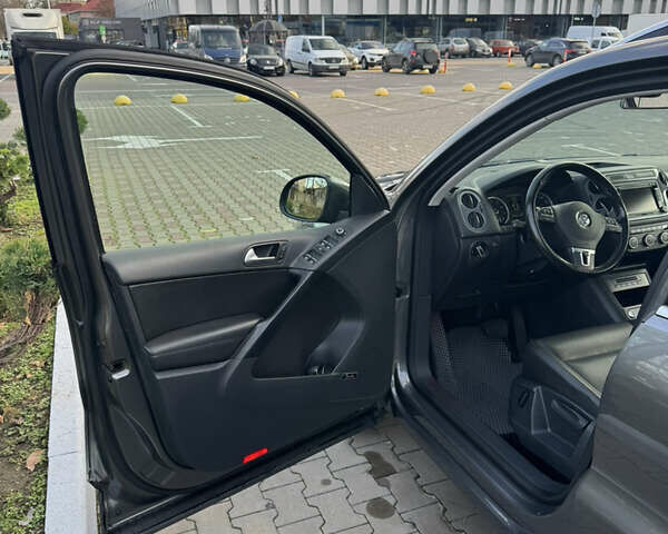 Серый Фольксваген Тигуан, объемом двигателя 1.98 л и пробегом 114 тыс. км за 14800 $, фото 35 на Automoto.ua