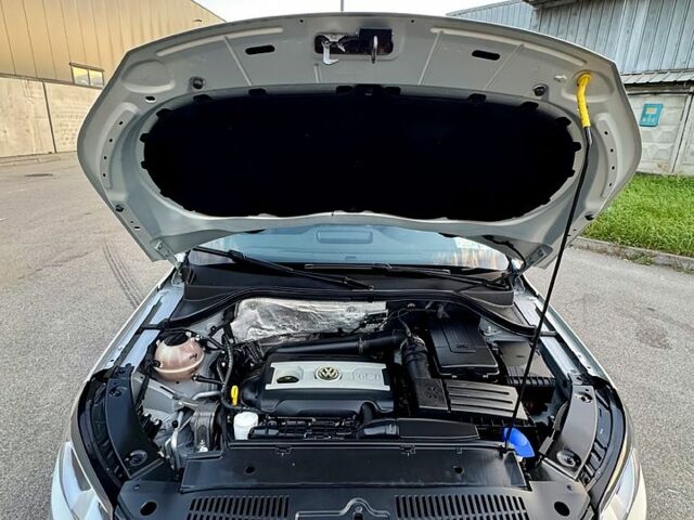 Серый Фольксваген Тигуан, объемом двигателя 2 л и пробегом 250 тыс. км за 10500 $, фото 8 на Automoto.ua