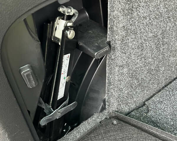 Серый Фольксваген Тигуан, объемом двигателя 2 л и пробегом 165 тыс. км за 10999 $, фото 17 на Automoto.ua