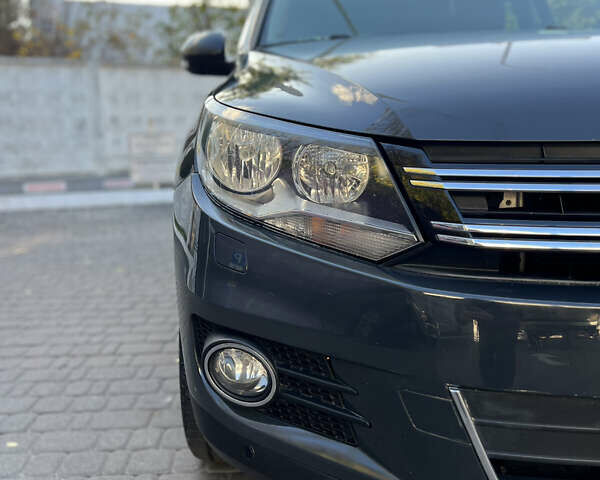 Серый Фольксваген Тигуан, объемом двигателя 2 л и пробегом 299 тыс. км за 13600 $, фото 5 на Automoto.ua