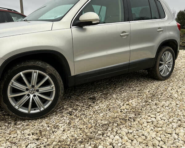 Серый Фольксваген Тигуан, объемом двигателя 2 л и пробегом 165 тыс. км за 10999 $, фото 4 на Automoto.ua