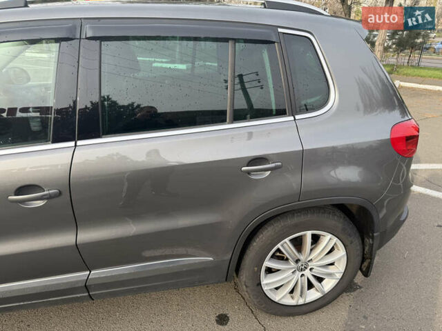 Сірий Фольксваген Тігуан, об'ємом двигуна 1.98 л та пробігом 180 тис. км за 11500 $, фото 11 на Automoto.ua