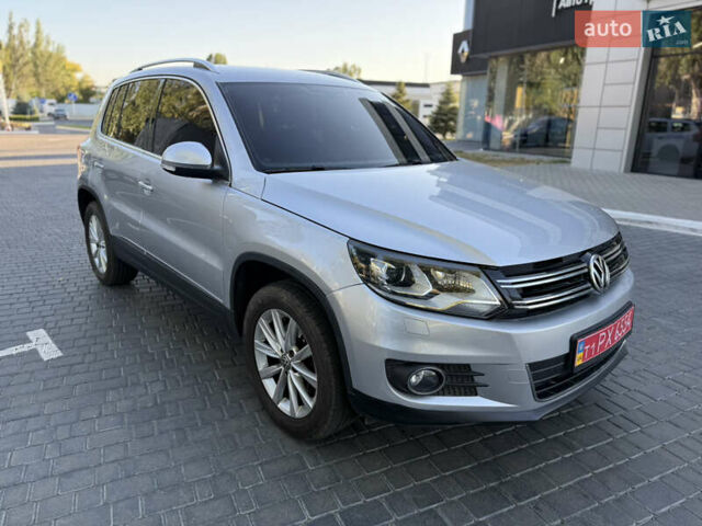 Сірий Фольксваген Тігуан, об'ємом двигуна 2 л та пробігом 74 тис. км за 16500 $, фото 2 на Automoto.ua