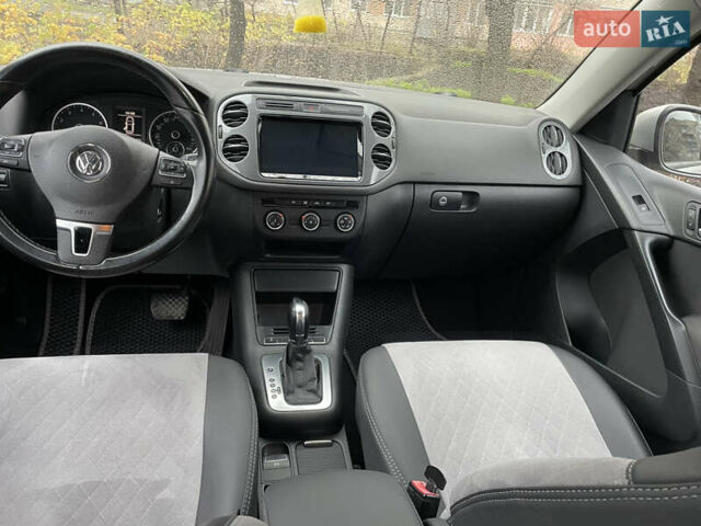 Сірий Фольксваген Тігуан, об'ємом двигуна 1.98 л та пробігом 217 тис. км за 12000 $, фото 16 на Automoto.ua