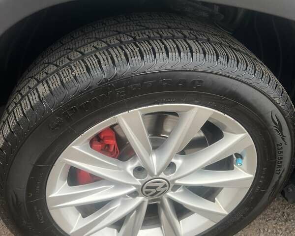 Сірий Фольксваген Тігуан, об'ємом двигуна 1.98 л та пробігом 214 тис. км за 11700 $, фото 5 на Automoto.ua