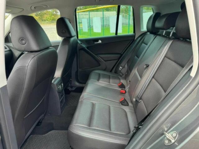 Сірий Фольксваген Тігуан, об'ємом двигуна 2 л та пробігом 84 тис. км за 2800 $, фото 10 на Automoto.ua