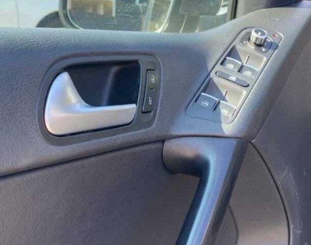 Сірий Фольксваген Тігуан, об'ємом двигуна 2 л та пробігом 166 тис. км за 13900 $, фото 6 на Automoto.ua