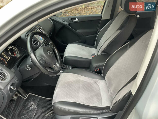 Сірий Фольксваген Тігуан, об'ємом двигуна 1.98 л та пробігом 217 тис. км за 12000 $, фото 4 на Automoto.ua