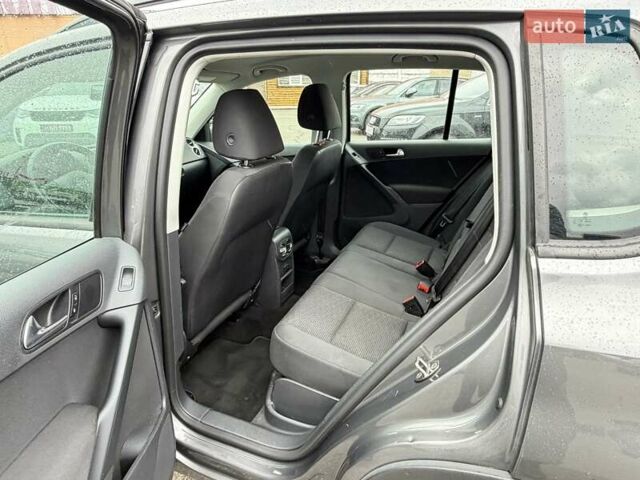 Серый Фольксваген Тигуан, объемом двигателя 2 л и пробегом 196 тыс. км за 8900 $, фото 5 на Automoto.ua