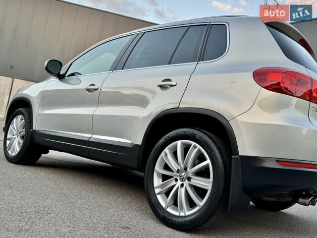 Серый Фольксваген Тигуан, объемом двигателя 1.98 л и пробегом 250 тыс. км за 9900 $, фото 9 на Automoto.ua