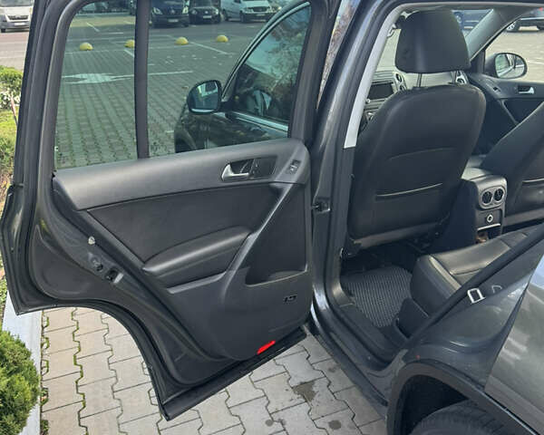 Серый Фольксваген Тигуан, объемом двигателя 1.98 л и пробегом 114 тыс. км за 14800 $, фото 37 на Automoto.ua