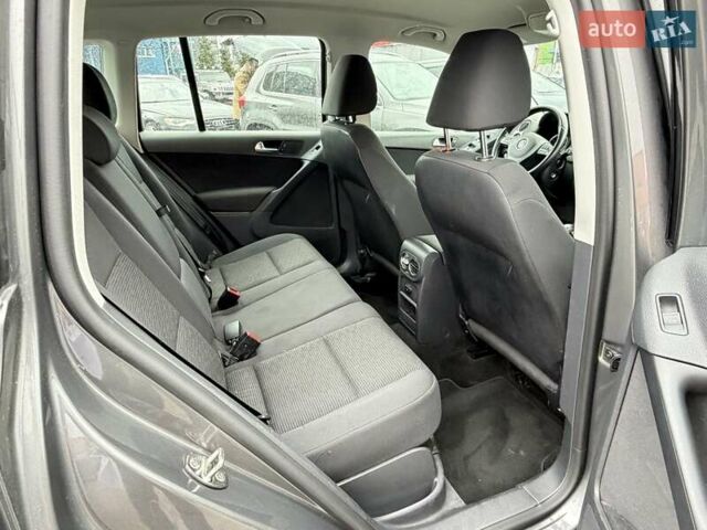 Серый Фольксваген Тигуан, объемом двигателя 2 л и пробегом 196 тыс. км за 8900 $, фото 9 на Automoto.ua