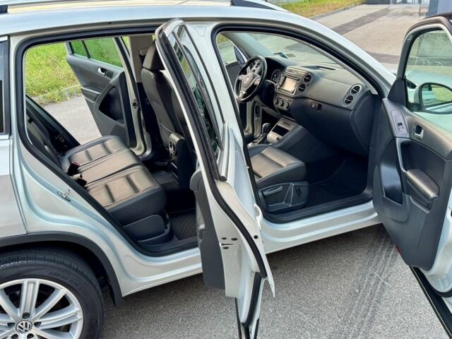 Сірий Фольксваген Тігуан, об'ємом двигуна 2 л та пробігом 250 тис. км за 10500 $, фото 15 на Automoto.ua