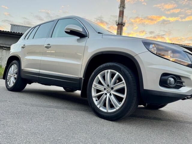 Сірий Фольксваген Тігуан, об'ємом двигуна 2 л та пробігом 250 тис. км за 10500 $, фото 9 на Automoto.ua