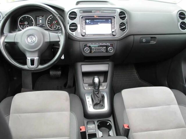 Сірий Фольксваген Тігуан, об'ємом двигуна 2 л та пробігом 83 тис. км за 9100 $, фото 5 на Automoto.ua