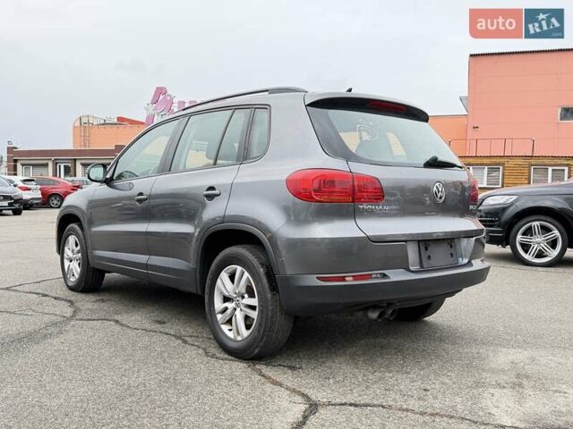 Серый Фольксваген Тигуан, объемом двигателя 2 л и пробегом 196 тыс. км за 8900 $, фото 2 на Automoto.ua