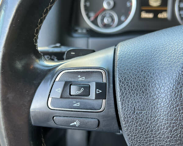 Серый Фольксваген Тигуан, объемом двигателя 2 л и пробегом 299 тыс. км за 13600 $, фото 15 на Automoto.ua