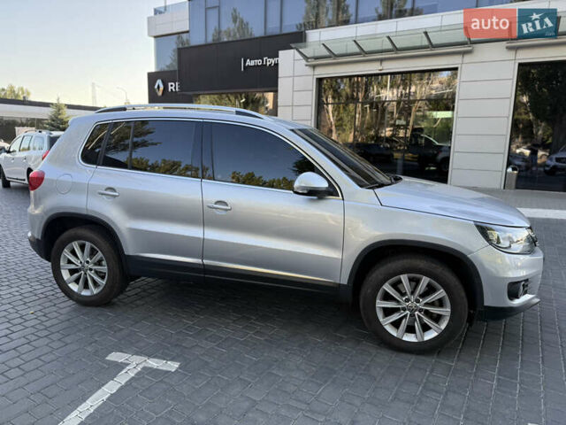 Сірий Фольксваген Тігуан, об'ємом двигуна 2 л та пробігом 74 тис. км за 16500 $, фото 3 на Automoto.ua