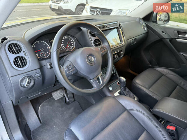 Сірий Фольксваген Тігуан, об'ємом двигуна 2 л та пробігом 74 тис. км за 16500 $, фото 29 на Automoto.ua