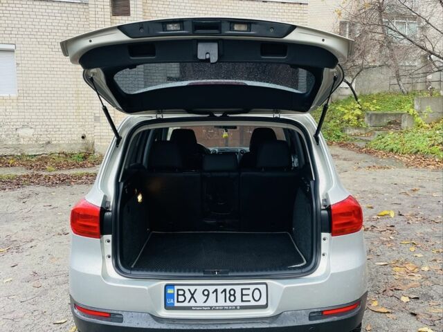 Сірий Фольксваген Тігуан, об'ємом двигуна 2 л та пробігом 217 тис. км за 12000 $, фото 14 на Automoto.ua