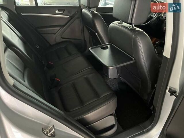 Серый Фольксваген Тигуан, объемом двигателя 2 л и пробегом 214 тыс. км за 15200 $, фото 18 на Automoto.ua