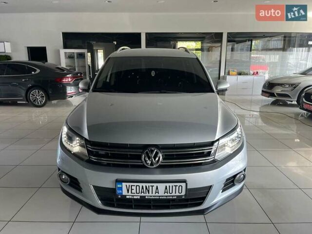 Серый Фольксваген Тигуан, объемом двигателя 2 л и пробегом 214 тыс. км за 15200 $, фото 1 на Automoto.ua