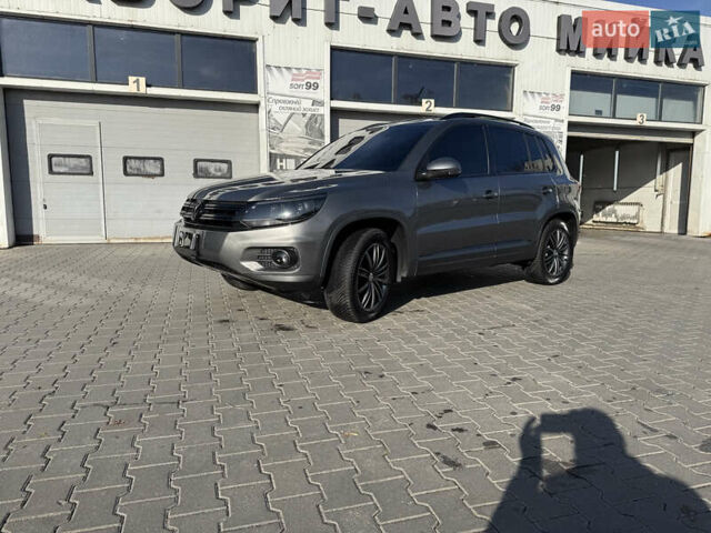 Серый Фольксваген Тигуан, объемом двигателя 2.14 л и пробегом 184 тыс. км за 16599 $, фото 1 на Automoto.ua