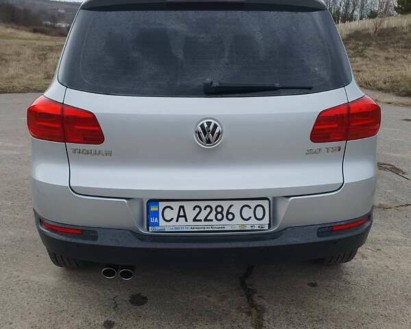Сірий Фольксваген Тігуан, об'ємом двигуна 1.98 л та пробігом 90 тис. км за 13500 $, фото 5 на Automoto.ua