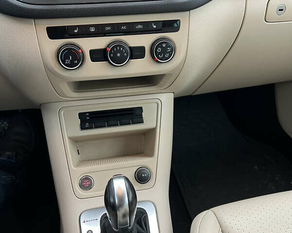 Серый Фольксваген Тигуан, объемом двигателя 2 л и пробегом 165 тыс. км за 10999 $, фото 13 на Automoto.ua